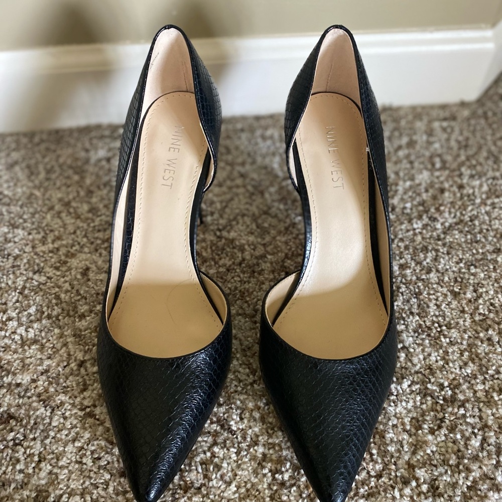 Nine West size 7.5 black texture heels.